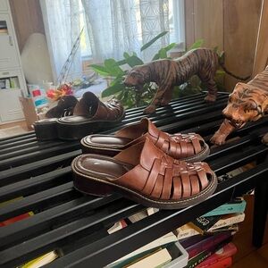 Vintage 90s leather clogs